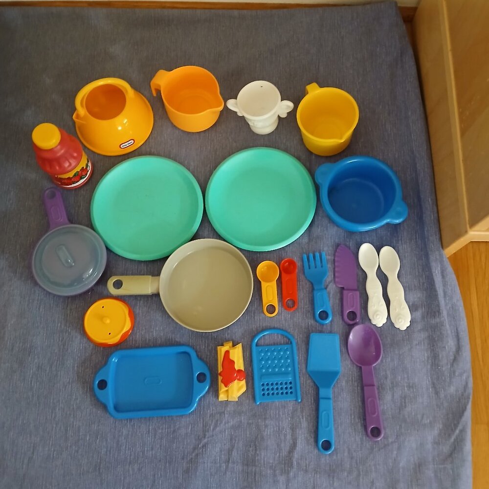 Little Tikes Dishes x 23 used
